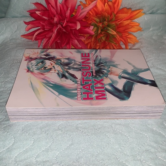 Unofficial HATSUNE MIX Manga Book - Picture 7 of 10